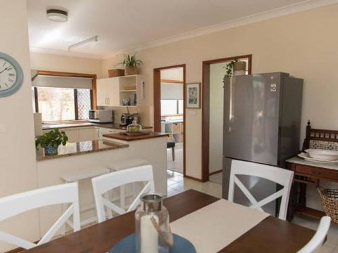 Taranaki Beach House - Lismore Accommodation 6