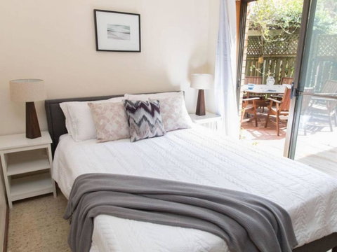 Taranaki Beach House - Lismore Accommodation 2