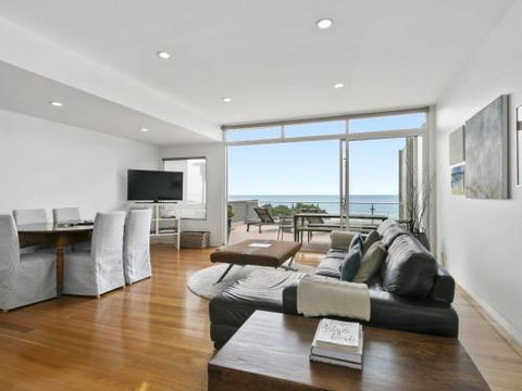 LOUTTIT BAY APARTMENT 2 Main Street With Wifi & Views - Lismore Accommodation 3