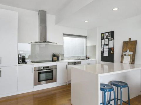 LOUTTIT BAY APARTMENT 2 Main Street With Wifi & Views - Lismore Accommodation 0