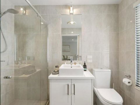 LOUTTIT BAY APARTMENT 2 Main Street With Wifi & Views - Lismore Accommodation 2