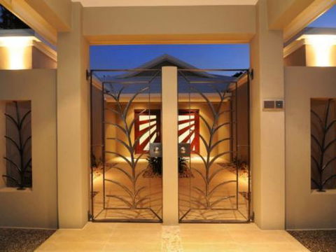 BEACH RETREAT At PALM COVE - Lismore Accommodation 4