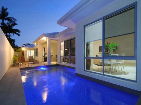 BEACH RETREAT At PALM COVE - Lismore Accommodation 0