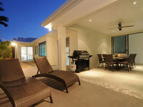 BEACH RETREAT At PALM COVE - Lismore Accommodation 1