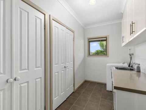 THE LOCH SURFSIDE WIFI NETFLIX PET FRIENDLY (OUTSIDE ONLY) - Lismore Accommodation 3