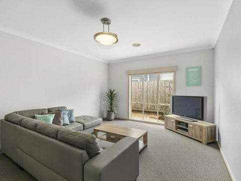 THE LOCH SURFSIDE WIFI NETFLIX PET FRIENDLY (OUTSIDE ONLY) - Lismore Accommodation 4