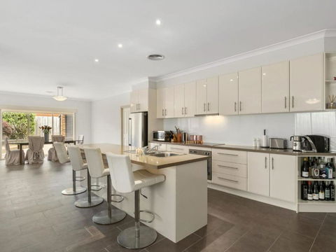 THE LOCH SURFSIDE WIFI NETFLIX PET FRIENDLY (OUTSIDE ONLY) - Lismore Accommodation 6