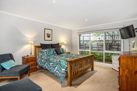 Hilltop Beach House: Newly Updated - Lismore Accommodation 4