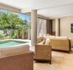 The Stanwell Beach Glass House beach  pool