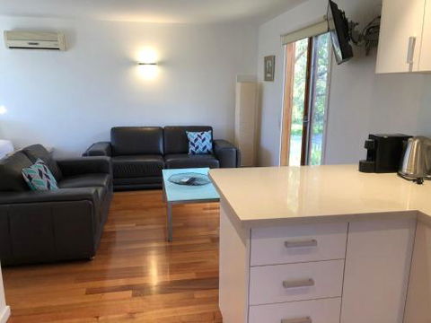Carinya Coastal Cottage - Lismore Accommodation 6