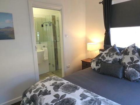 NEW Winston Cottage Leura Views & Location - Lismore Accommodation 4