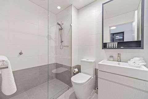 HomeHotel Stylish Apt Next To Train & Westfield - Lismore Accommodation 1