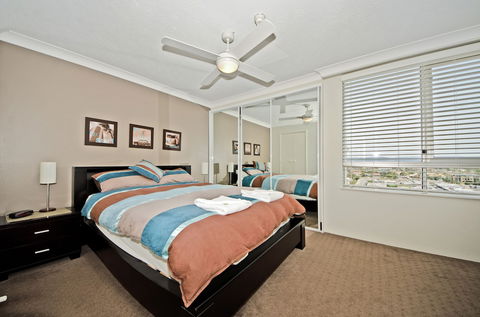 Burleigh Beach Tower - Lismore Accommodation 4