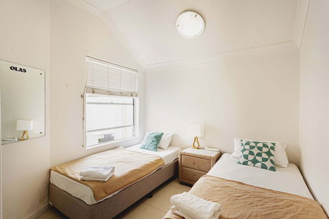 Manly Beach House - Lismore Accommodation 5