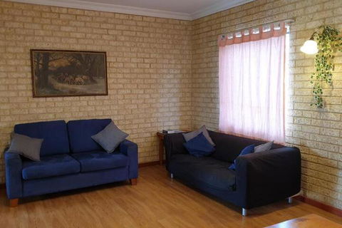 Baywatch Manor Augusta - Lismore Accommodation 7