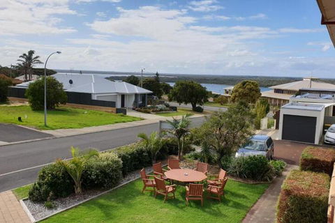 Baywatch Manor Augusta - Lismore Accommodation 4