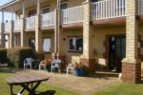 Baywatch Manor Augusta - Lismore Accommodation 0