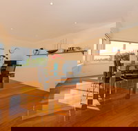 The Esplanade Kingston Beach - Beachfront - Lismore Accommodation