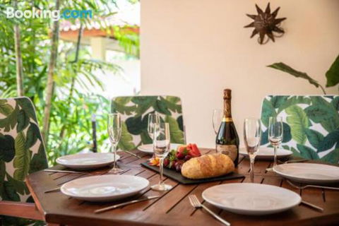 Beachfront Hideaway Port Douglas - Lismore Accommodation 1