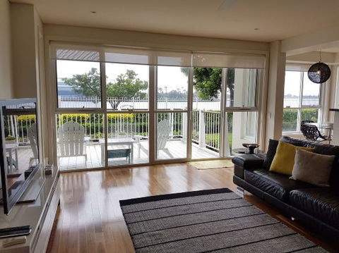 Beau Monde Apartments Newcastle Harbourside Apartment - Lismore Accommodation 3