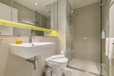 STAY&CO Serviced Apartments Docklands Collins - Lismore Accommodation 6