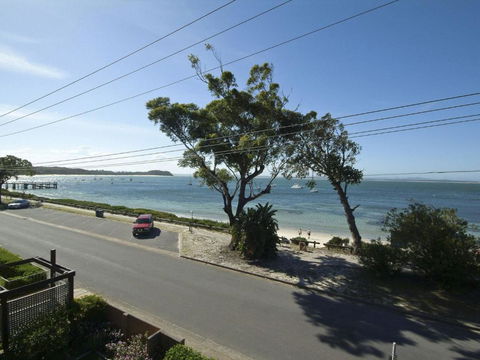 5 SHOAL TOWERS 11 SHOAL BAY RD FANTASTIC LOCATION WITH WATER VIEWS - Lismore Accommodation 2