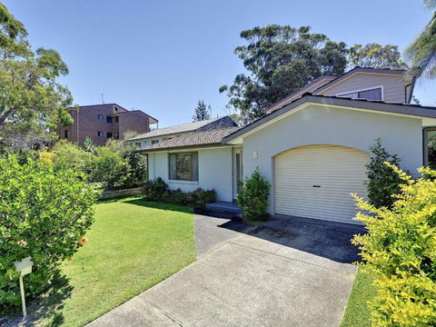 Beach House 8 Mistral Close Large House With Aircon - Lismore Accommodation 3