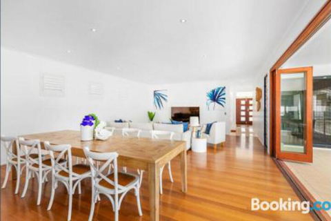 Narrabeen Beach House - Lismore Accommodation 1
