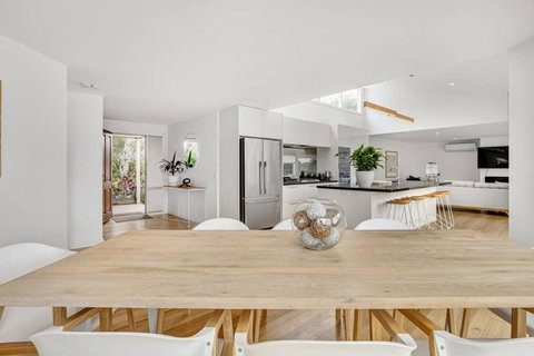 SeaSide Serenity: Tennis Court & Back Beach - Lismore Accommodation 2