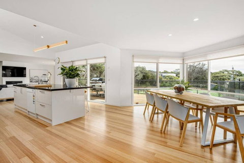 SeaSide Serenity: Tennis Court & Back Beach - Lismore Accommodation 3