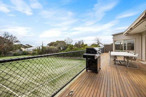 SeaSide Serenity: Tennis Court & Back Beach - Lismore Accommodation 4