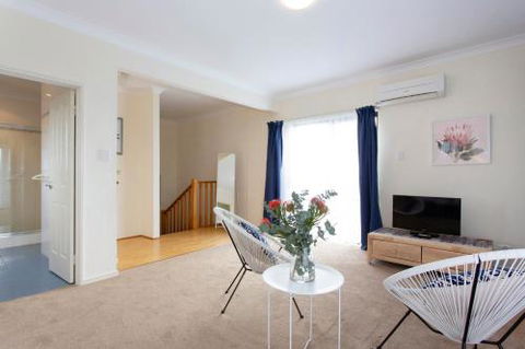 Bella Vista Townhouse With Views - Lismore Accommodation 5