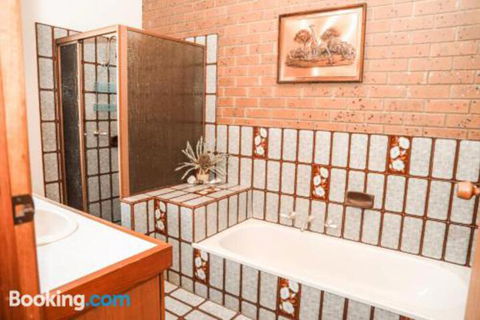 Banksia Beach House - Lismore Accommodation 4