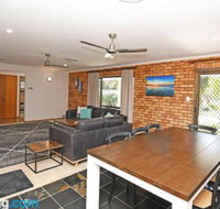 Urangan Harbour Bungalow - Lismore Accommodation