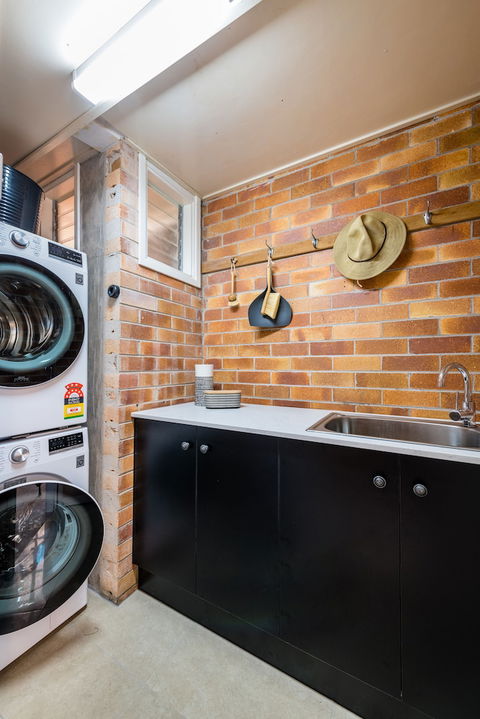 Hedge House- Luxury Space Style Location - Lismore Accommodation 2