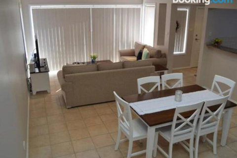 SerendibatSandcastles Fingal Bay - Lismore Accommodation 6