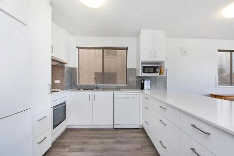 Kings Beach Ocean Front Views Private Balcony Overlooking Kings Beach - Lismore Accommodation 2