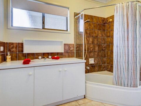 Cuttriss By The Beach - Lismore Accommodation 4