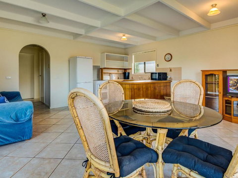 Cuttriss By The Beach - Lismore Accommodation 5