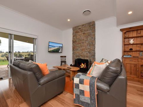 Kinloch Cottage Renovated To New On Daisy Hill Vineyard - Lismore Accommodation 1