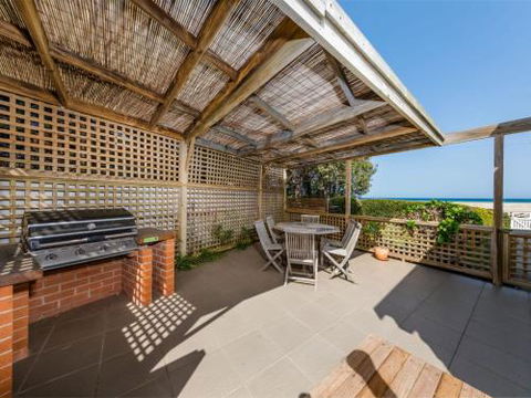 THE BEACH HOUSE Gerroa 4pm Check Out Sundays - Lismore Accommodation 1