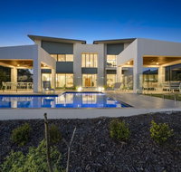 Luxury Canal Front Holiday House Raptor Pde Banksia Beach - Lismore Accommodation