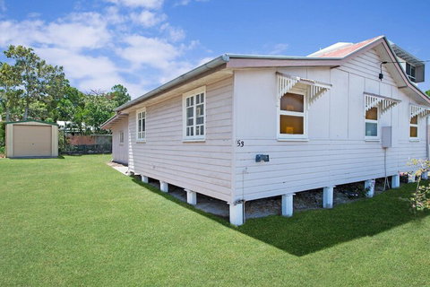 Close To Water Restaurants & Clubs Toorbul St. Bongaree - Lismore Accommodation 0