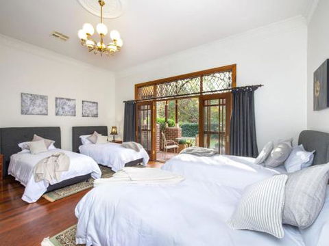 THE ELMS Berry Berry & Surrounds 4pm Check Out Sundays - Lismore Accommodation 6