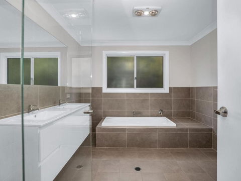 Blissful Bungalow - Lismore Accommodation 4