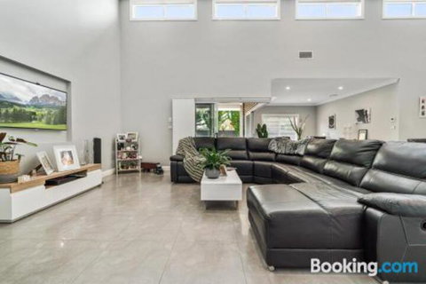 Wentworth Estate 5 Bedroom Luxury Home Sleeps 12 - Lismore Accommodation 3