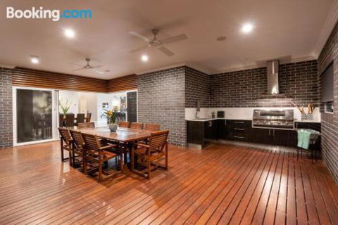 Wentworth Estate 5 Bedroom Luxury Home Sleeps 12 - Lismore Accommodation 5