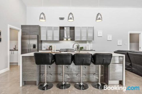 Wentworth Estate 5 Bedroom Luxury Home Sleeps 12 - Lismore Accommodation 2