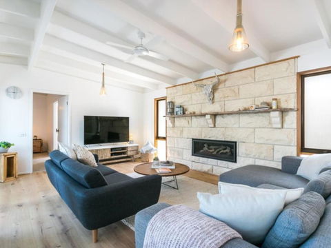 Stunning Sorrento Escape With Pool - Lismore Accommodation 2