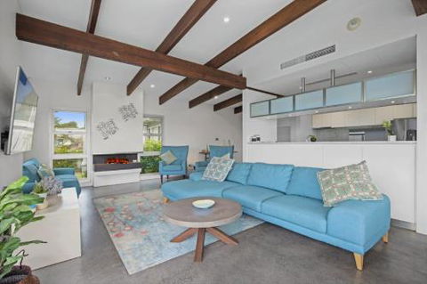 Beachfront Location 28 Mitchell Pde - Lismore Accommodation 4